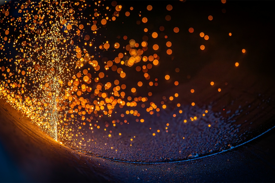 Железо не горит в обычных условиях: спичка его не берет