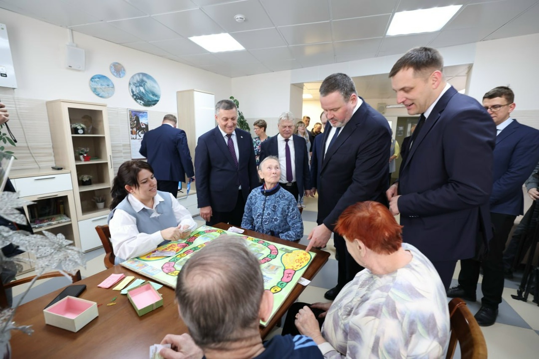 Министр труда и социальной защиты Антон Котяков с рабочей поездкой посетил Иркутскую область.