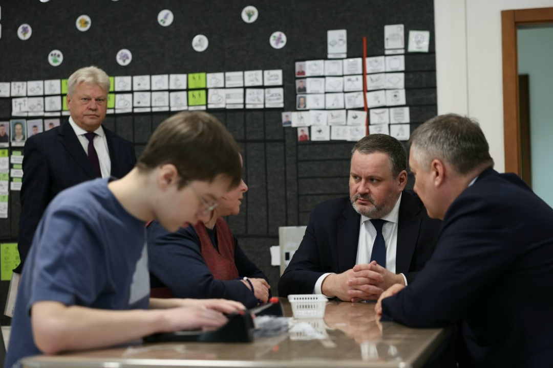 Министр труда и социальной защиты Антон Котяков с рабочей поездкой посетил Иркутскую область.