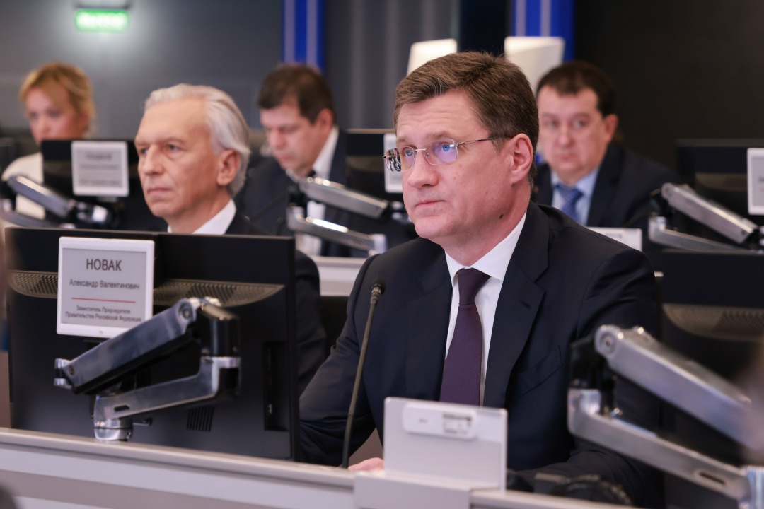 Александр Новак провел совещание по ситуации на рынке нефти и газа