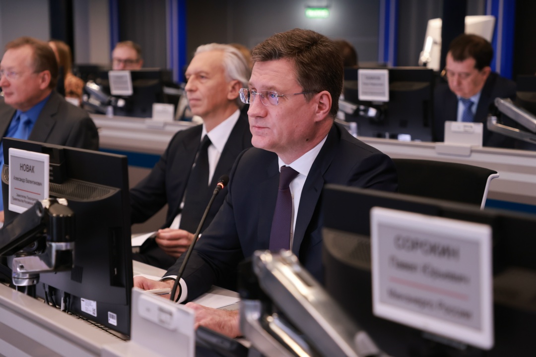 Александр Новак провел совещание по ситуации на рынке нефти и газа