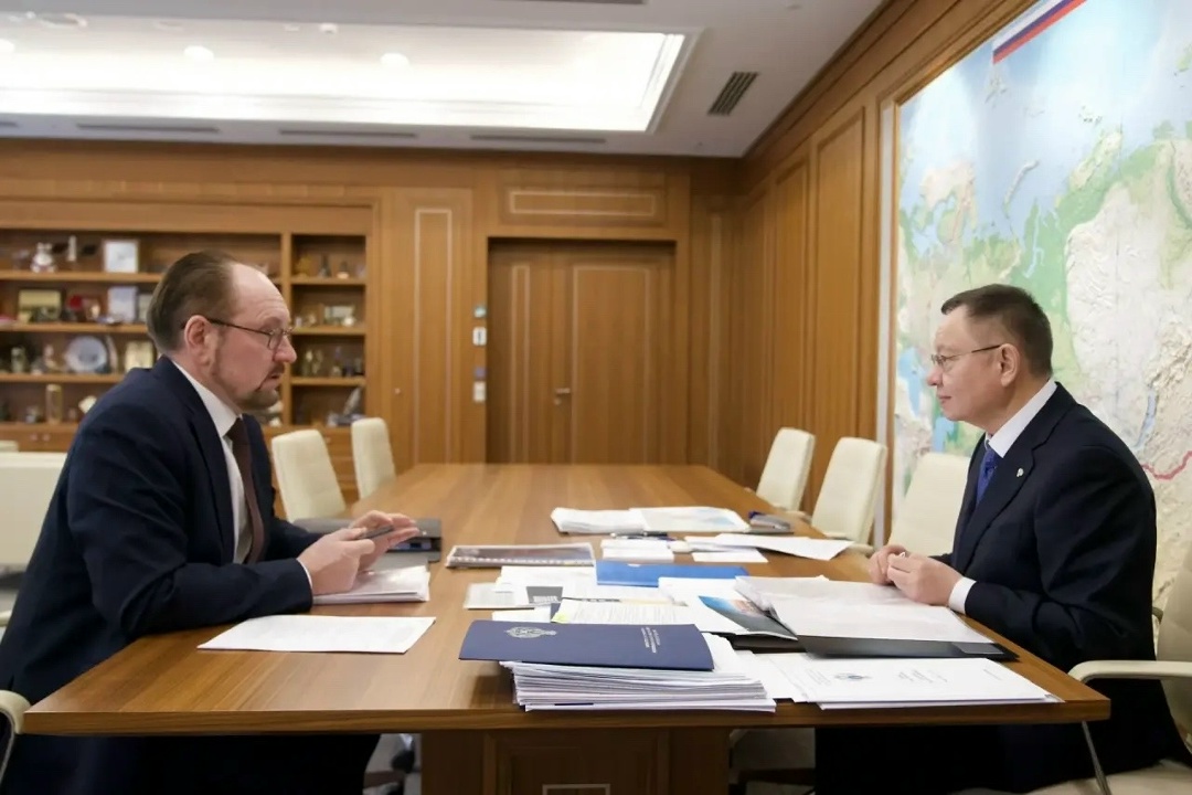 Глава Минстроя России Ирек Файзуллин провел рабочую встречу с начальником Главгосэкспертизы России Игорем Маныловым