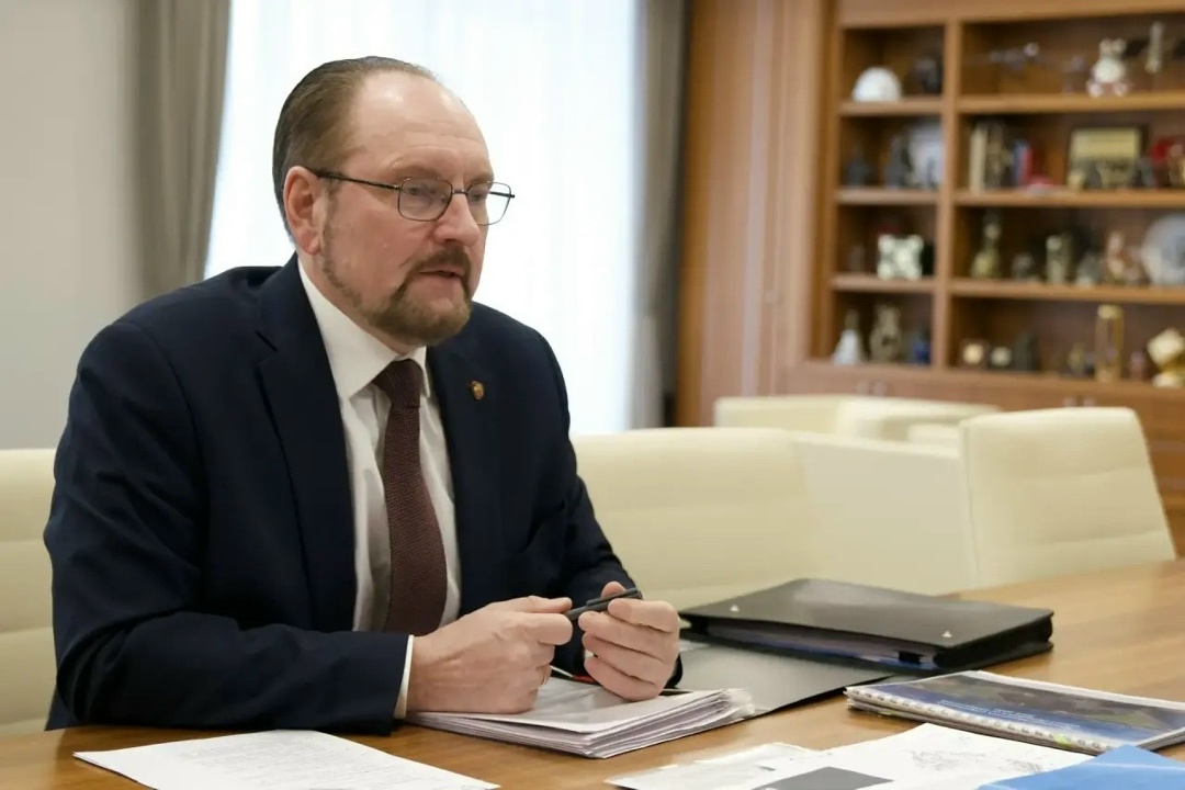 Глава Минстроя России Ирек Файзуллин провел рабочую встречу с начальником Главгосэкспертизы России Игорем Маныловым