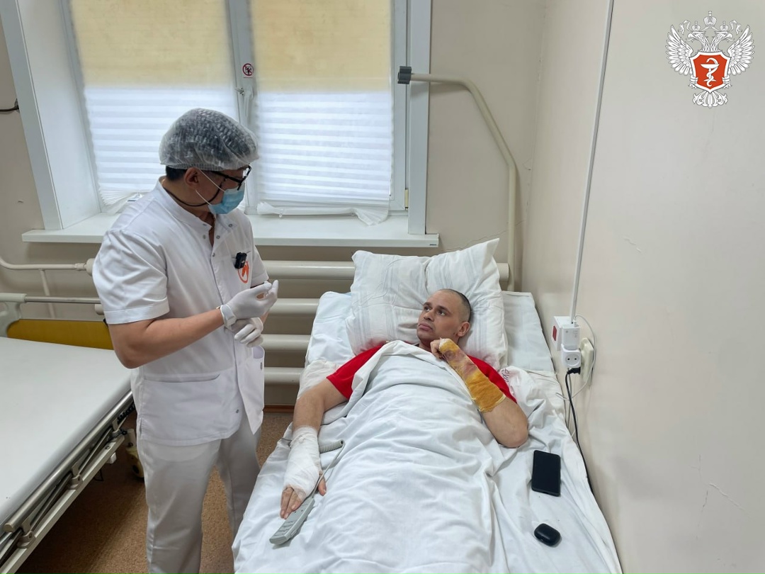 Сахалинские врачи спасли мужчину с ожогами 47% тела, упавшего в колодец с кипятком