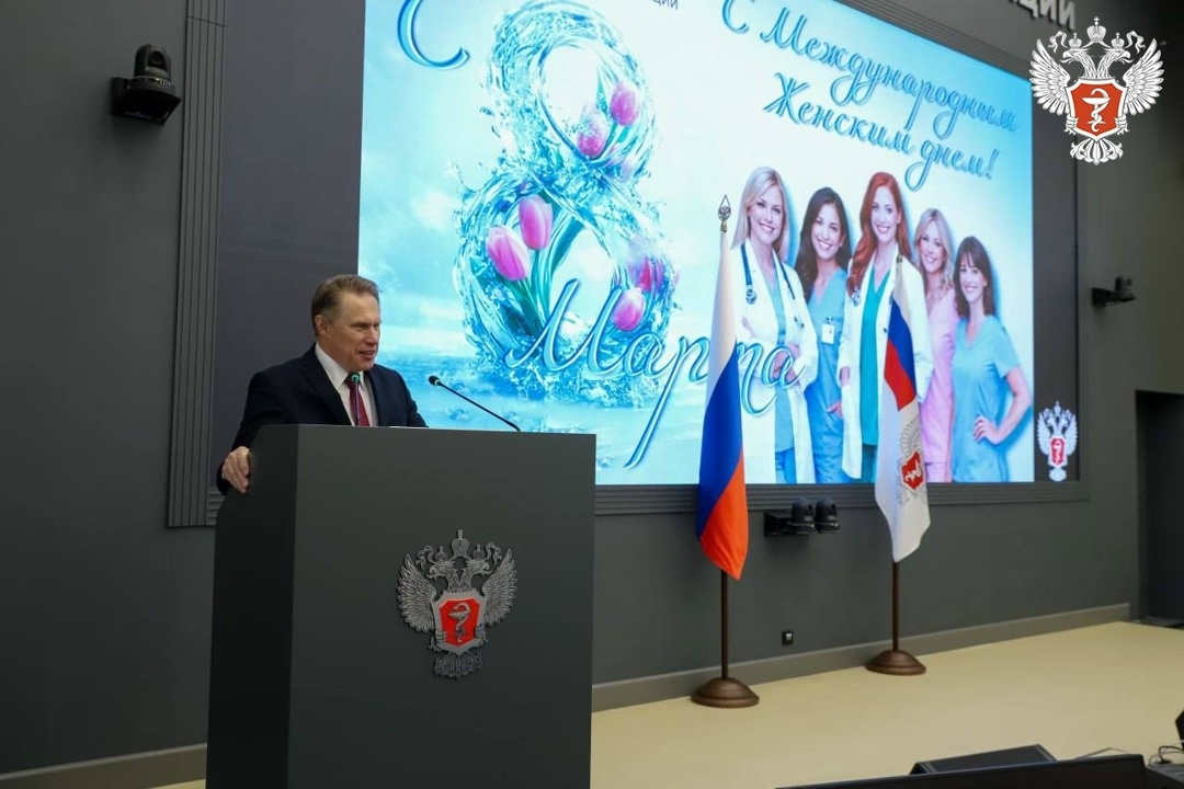 Михаил Мурашко: Вся система здравоохранения строится на труде, преданности специальности и заветном служении женщин