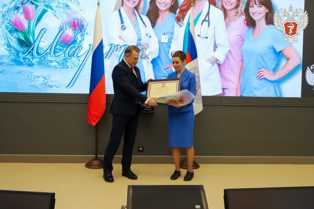 Михаил Мурашко: Вся система здравоохранения строится на труде, преданности специальности и заветном служении женщин