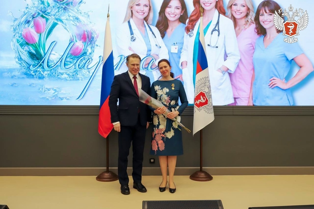 Михаил Мурашко: Вся система здравоохранения строится на труде, преданности специальности и заветном служении женщин