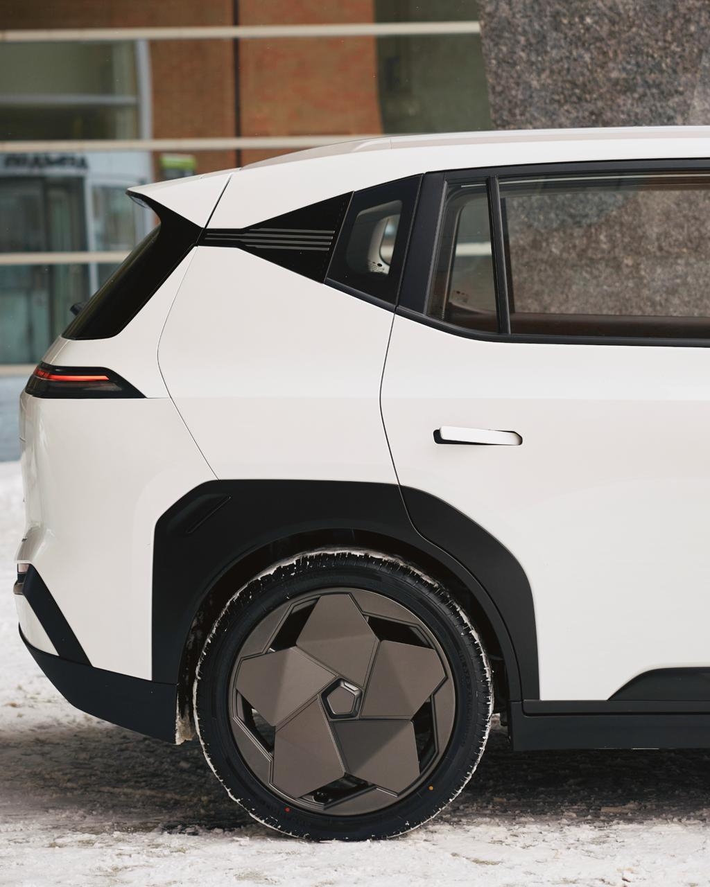 В Москве запустили производство электромобиля UMO 5 с технологиями Яндекса внутри и вокруг авто