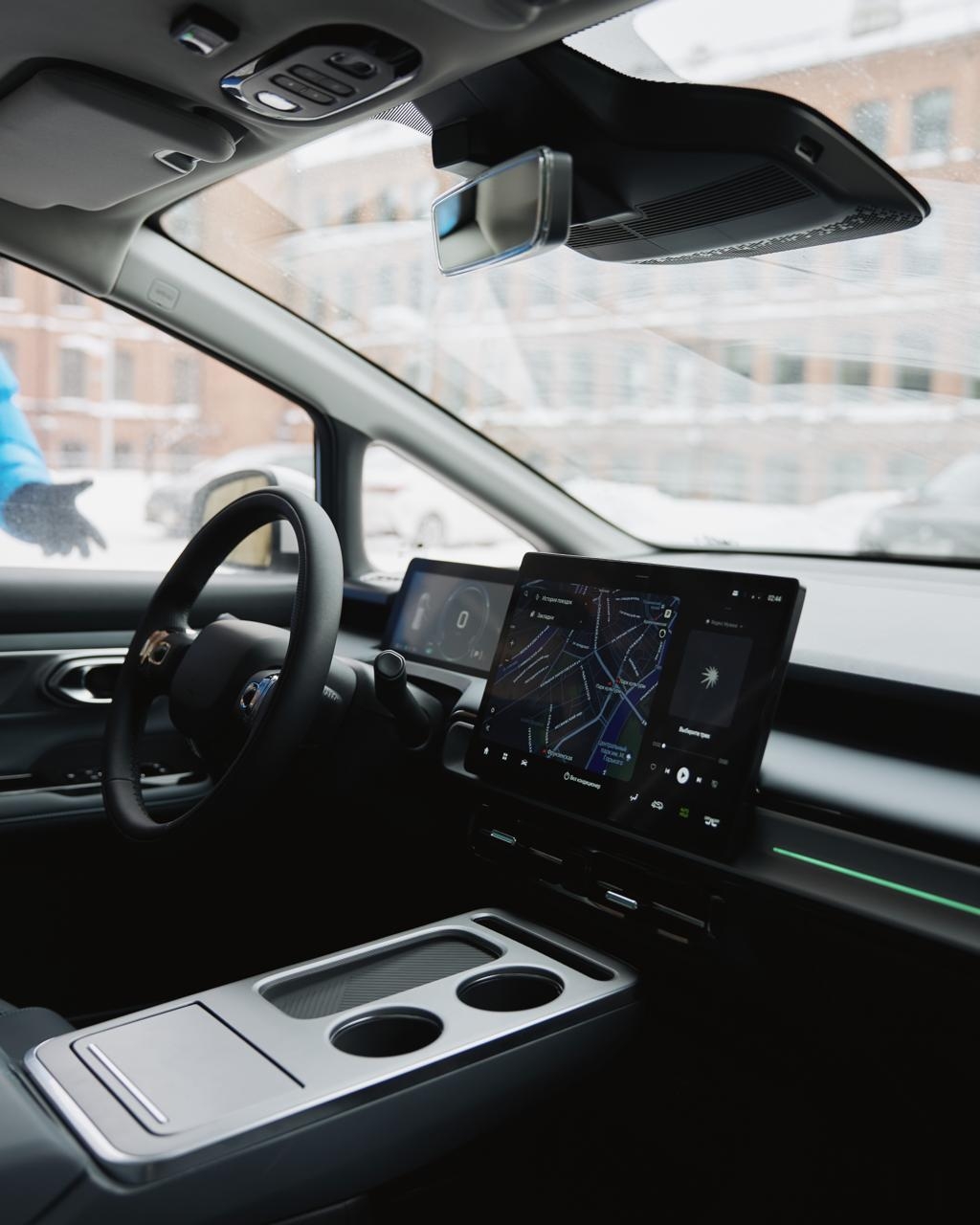 В Москве запустили производство электромобиля UMO 5 с технологиями Яндекса внутри и вокруг авто