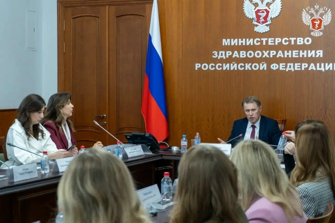 Михаил Мурашко встретился с победительницами и финалистками IV Всероссийского конкурса «Женщины за здоровое общество»