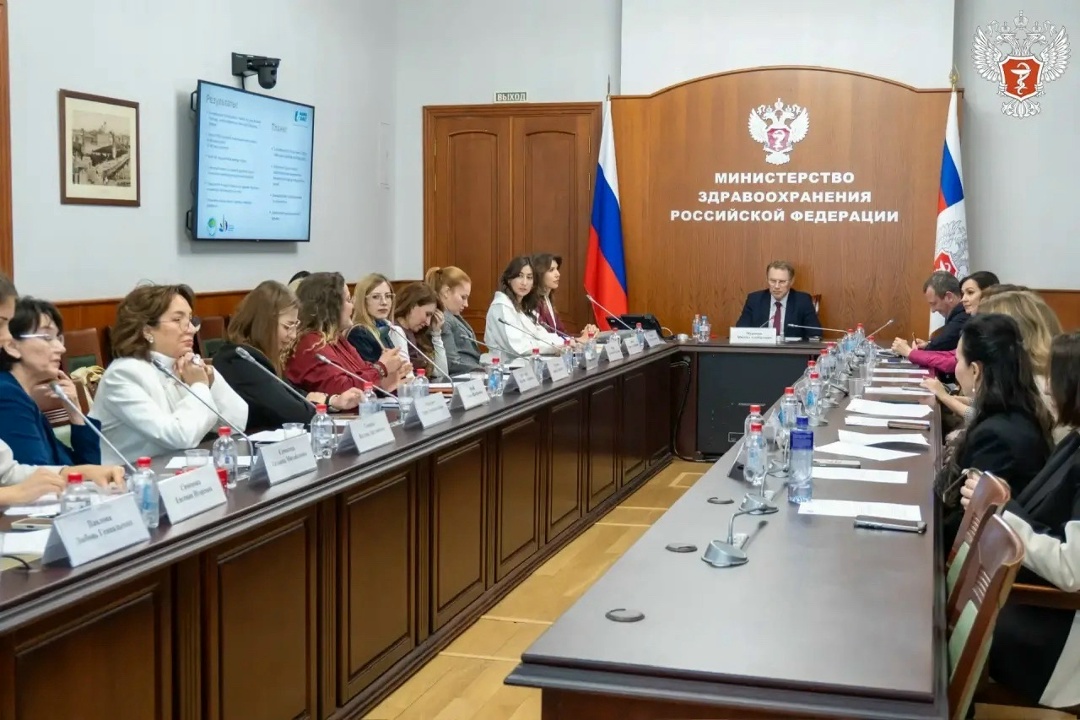 Михаил Мурашко встретился с победительницами и финалистками IV Всероссийского конкурса «Женщины за здоровое общество»