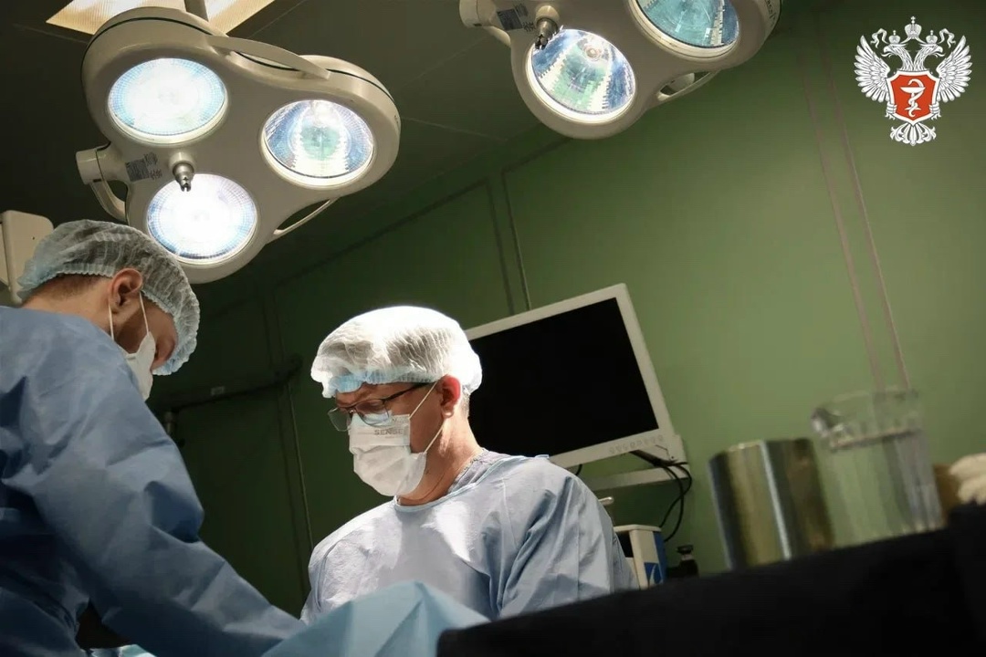 Специалисты федерального центра провели сложную операцию 19-летней пациентке с врожденной патологией тазобедренного сустава