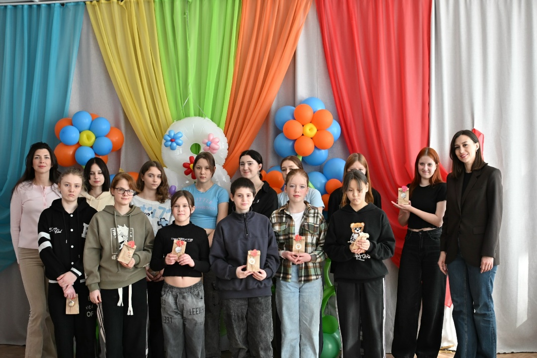 УРОКИ ЖЕНСТВЕННОСТИ ️Волонтеры Амурского ГПЗ провели в честь 8 марта просветительскую беседу с девочками-подростками