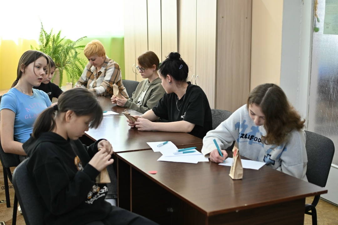 УРОКИ ЖЕНСТВЕННОСТИ ️Волонтеры Амурского ГПЗ провели в честь 8 марта просветительскую беседу с девочками-подростками