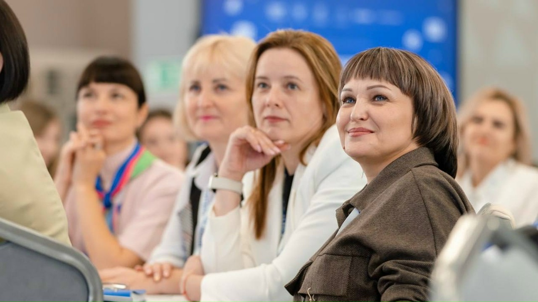 Сергей Кравцов поздравил женщин с праздником 8 Марта.