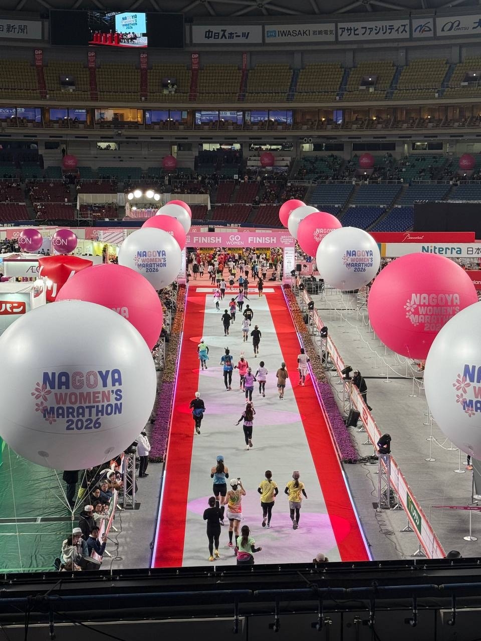 Красивый забег Сотрудница ЛУКОЙЛа Оксана Козаченко покорила трассу крупнейшего женского международного марафона в Нагое (Япония).