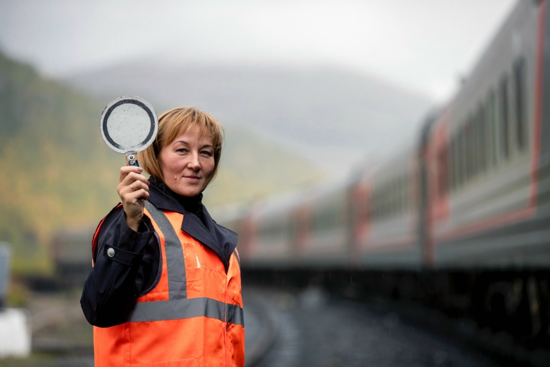 Андрей Никитин поздравил сотрудниц транспортного комплекса с 8 марта