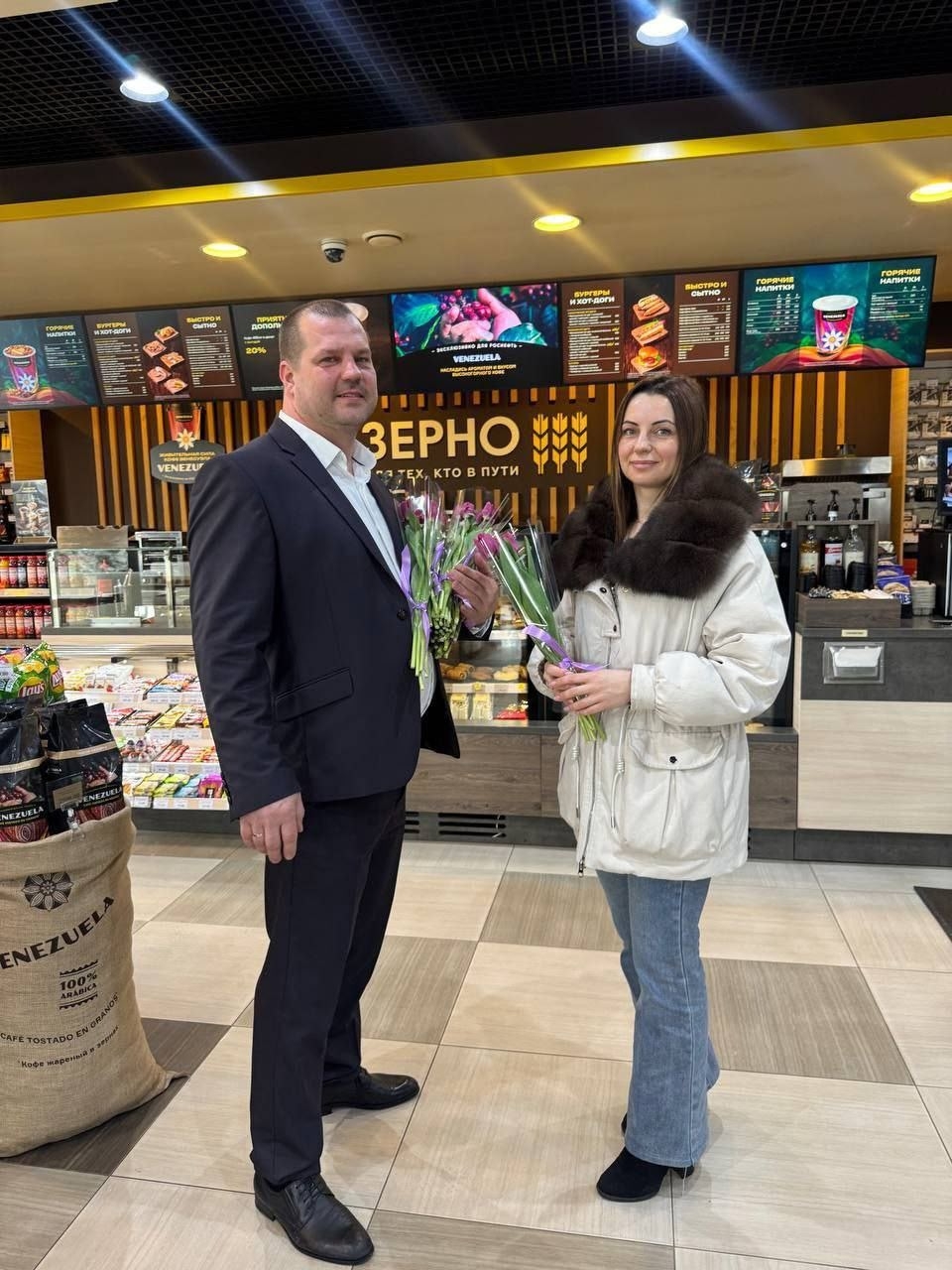 С 8 марта! Праздник продолжается! По всей стране на АЗС «Роснефти» мы дарим весеннее настроение прекрасным девушкам за рулём.