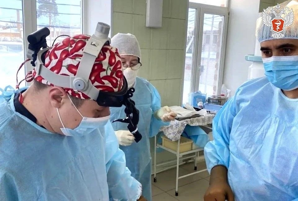 Свердловские врачи сохранили мужчине руку после тяжелой травмы