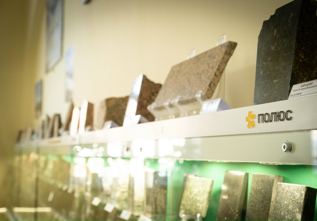 В Музее геологии Средней Сибири в Красноярске при поддержке «Полюса» открылась масштабная выставка облицовочных и поделочных пород