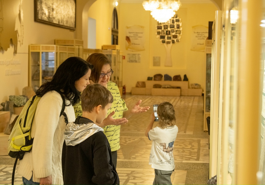 В Музее геологии Средней Сибири в Красноярске при поддержке «Полюса» открылась масштабная выставка облицовочных и поделочных пород