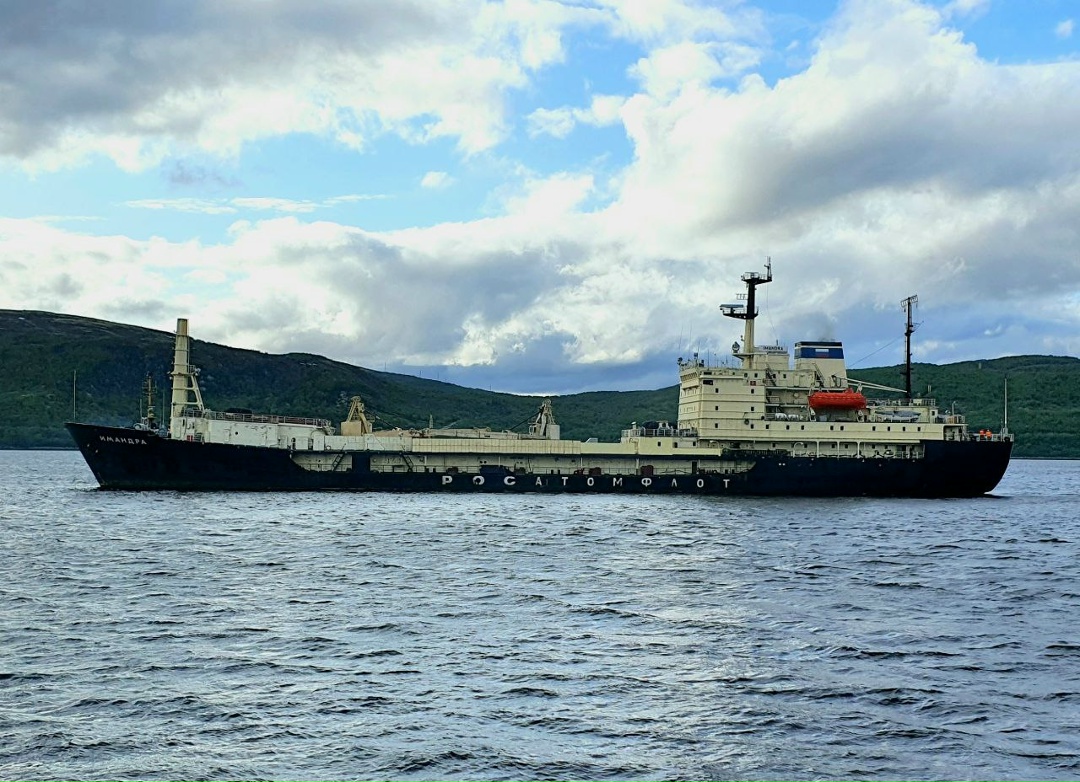 Неатомное судно, помогающее атомным – 45 лет успешной работы.