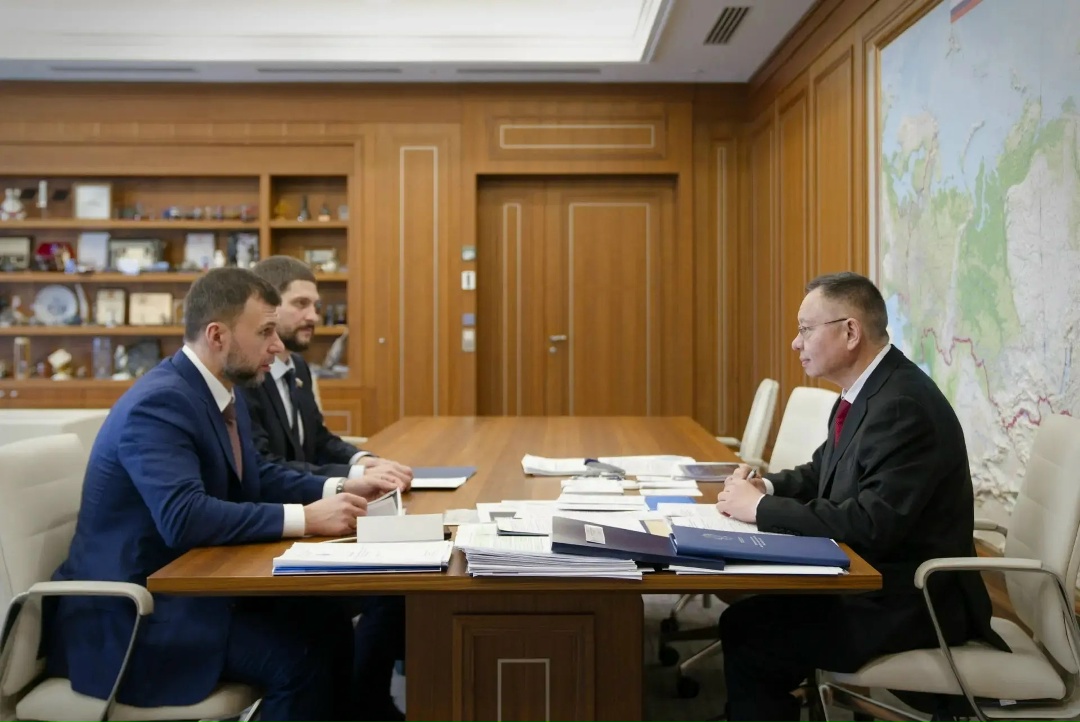 Глава Минстроя России Ирек Файзуллин провел рабочую встречу с Главой Донецкой Народной Республики Денисом Пушилиным