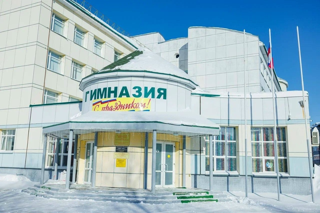 При поддержке ЛУКОЙЛа школа Урая получила современную систему безопасности: установлено ~2000 пожарно‑дымовых извещателей и охранных датчиков, камер…