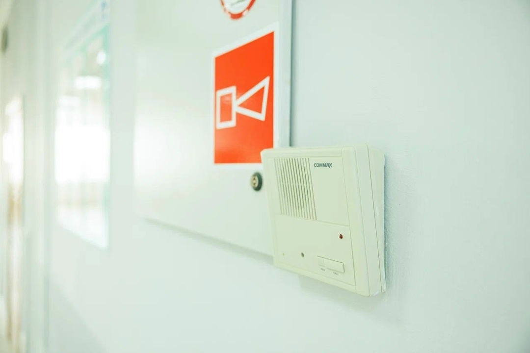 При поддержке ЛУКОЙЛа школа Урая получила современную систему безопасности: установлено ~2000 пожарно‑дымовых извещателей и охранных датчиков, камер…