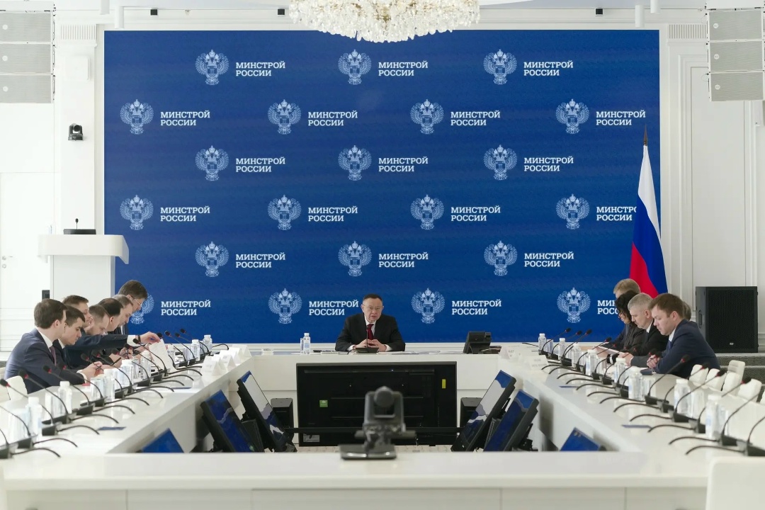 Глава Минстроя России Ирек Файзуллин провел совещание по вопросам логистики стройматериалов