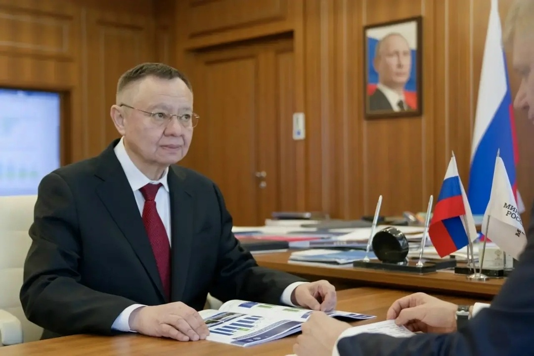 Глава Минстроя России Ирек Файзуллин провел рабочую встречу с генеральным директором – председателем правления ОАО «РЖД» Олегом Белозеровым