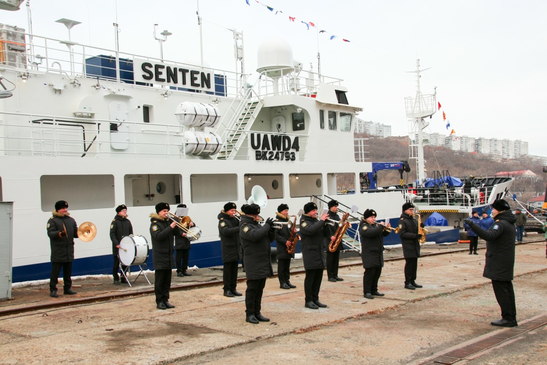На производственной площадке Восточной верфи ОСК состоялась церемония подъёма флага на краболовном судне «Сентен» проекта 03141. Это 9 судно данного проекта,…