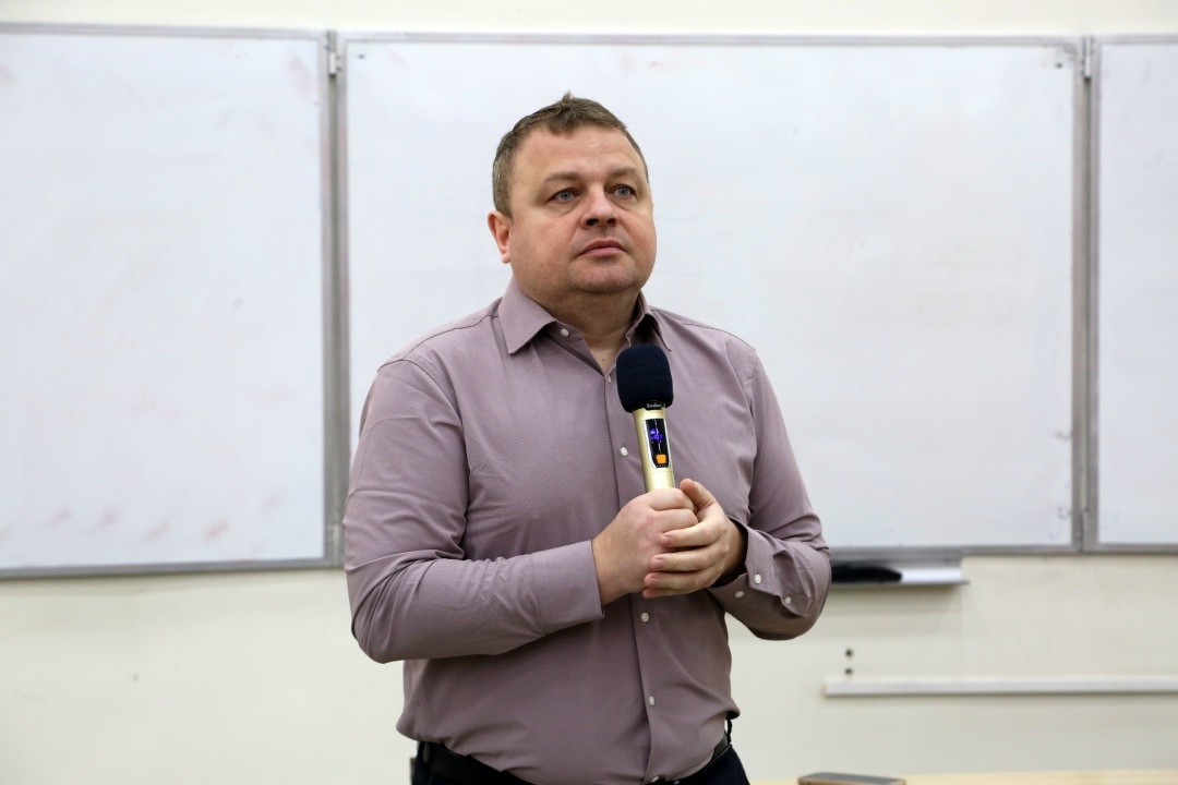 ЯРМАРКА ВАКАНСИЙ Работники Амурского ГПЗ провели собеседования с выпускниками Амурского государственного университета на ярмарке вакансий