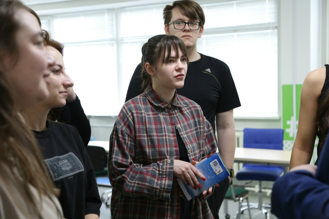 ЯРМАРКА ВАКАНСИЙ Работники Амурского ГПЗ провели собеседования с выпускниками Амурского государственного университета на ярмарке вакансий