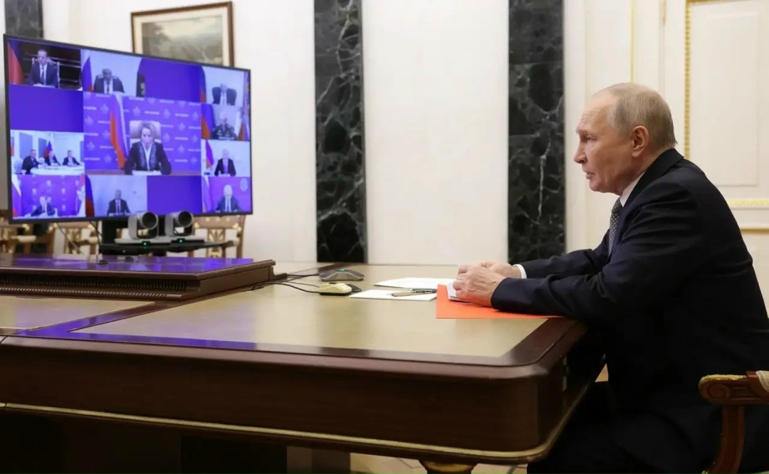 Глава Минстроя России Ирек Файзуллин принял участие в оперативном совещании Президента РФ с членами Совета Безопасности Российской Федерации