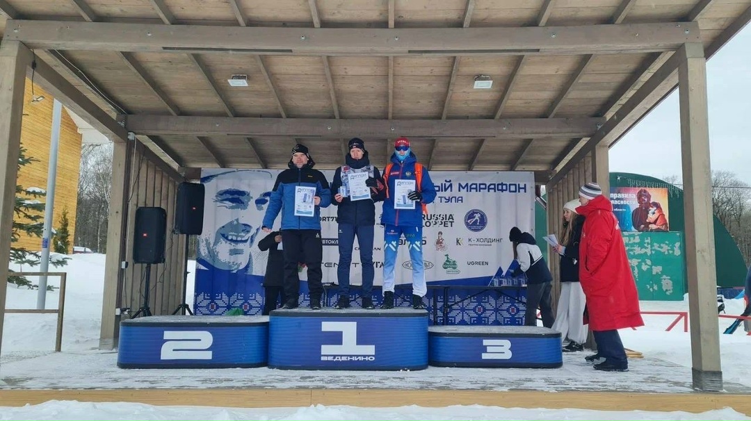 Тройка нефтяников-сибиряков ЛУКОЙЛа на пьедестале