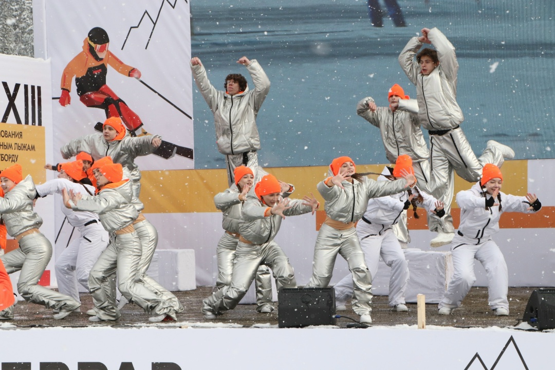 Распадская, на старте! Сегодня на горе Туманная в Таштаголе открылись масштабные корпоративные соревнования имени Андрея Севенюка