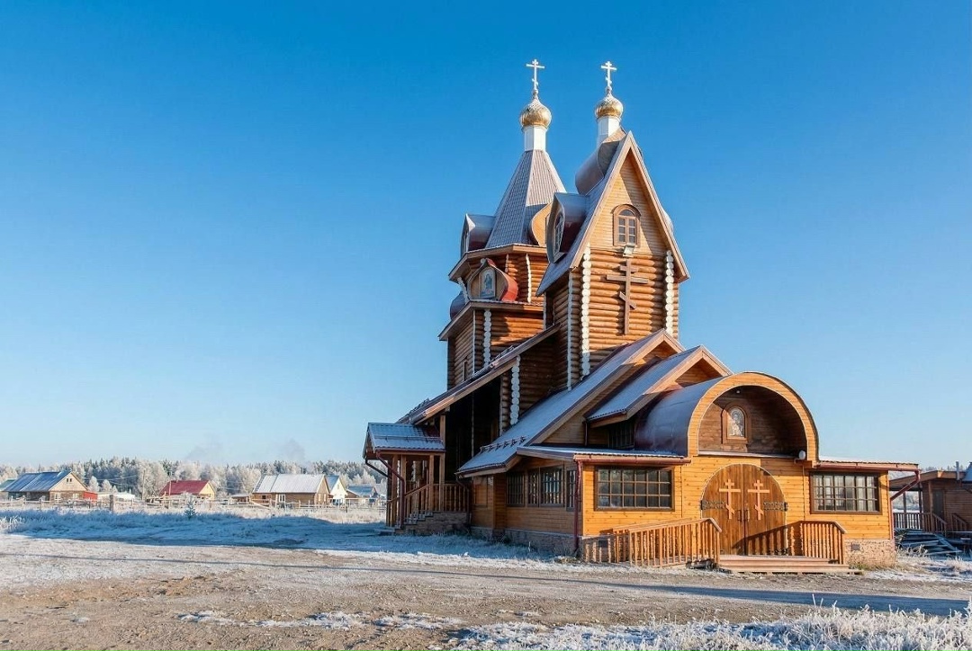 Возрождение святыни ️ В отдалённой деревне Новикбож в Республике Коми освятили храм, построенный при поддержке ЛУКОЙЛа.