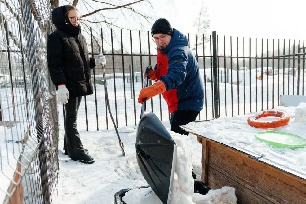 День добрых дел Молодёжь Пермского завода ЛУКОЙЛа провела благотворительную акцию в поддержку приюта для собак.