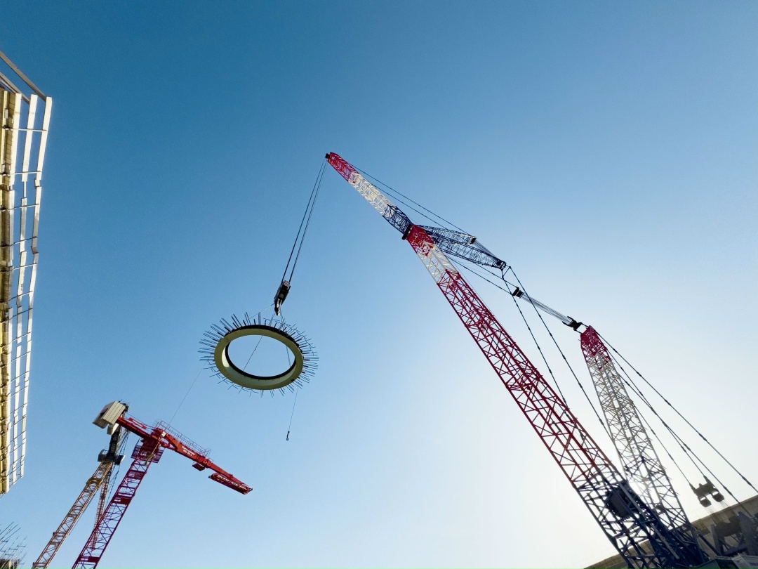 На блоке № 4 АЭС «Аккую» (Турция) смонтирован ключевой элемент шахты реактора — упорная ферма. Продолжается строительство объектов «ядерного острова».