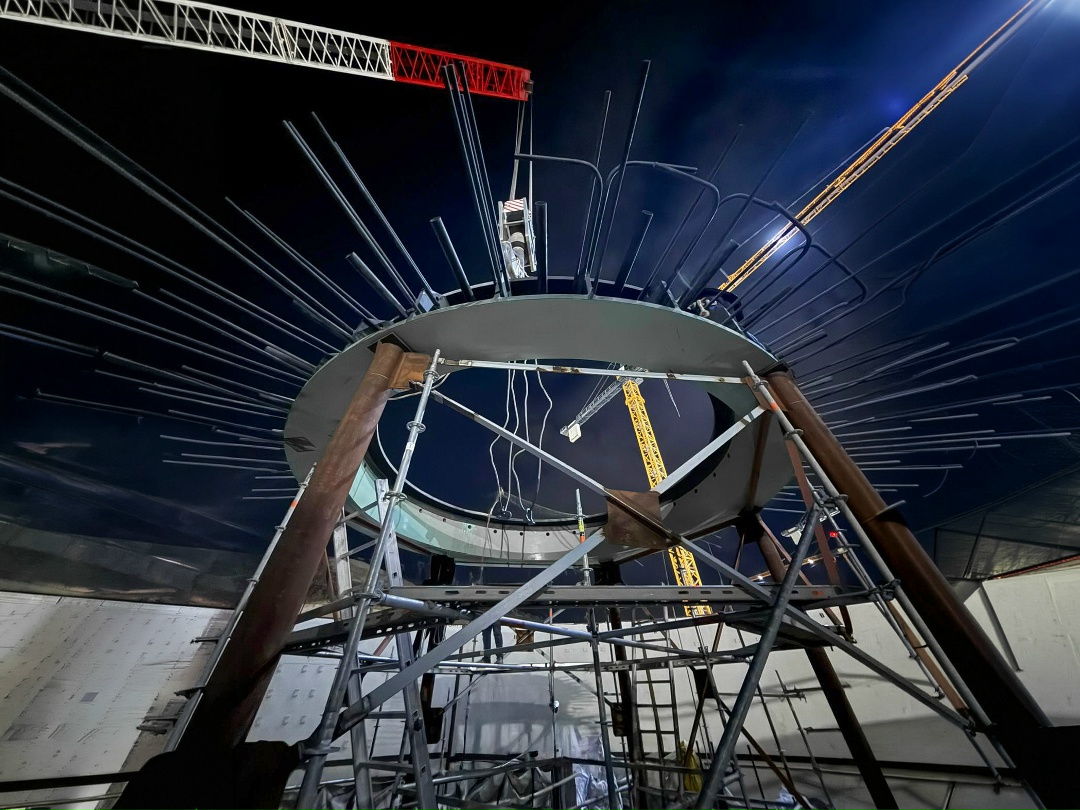 На блоке № 4 АЭС «Аккую» (Турция) смонтирован ключевой элемент шахты реактора — упорная ферма. Продолжается строительство объектов «ядерного острова».