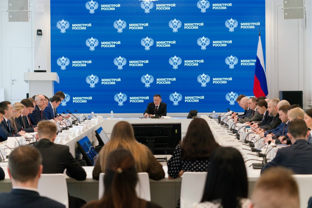 В Минстрое России прошло еженедельное оперативное совещание под председательством Министра строительства и ЖКХ РФ Ирека Файзуллина