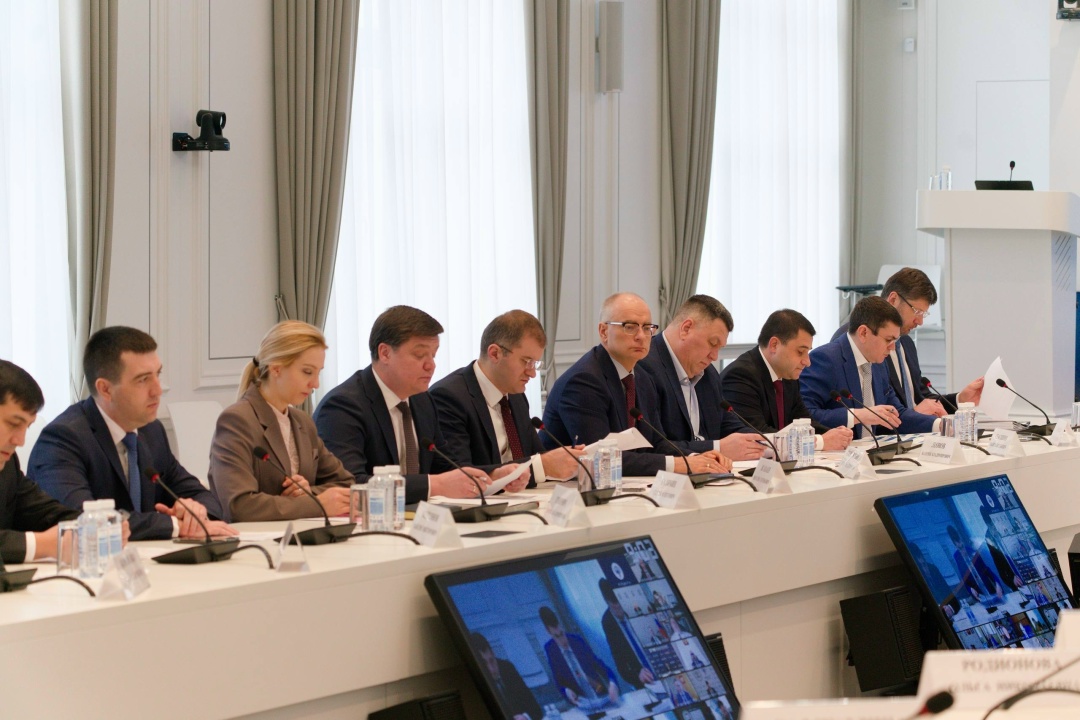 В Минстрое России прошло еженедельное оперативное совещание под председательством Министра строительства и ЖКХ РФ Ирека Файзуллина