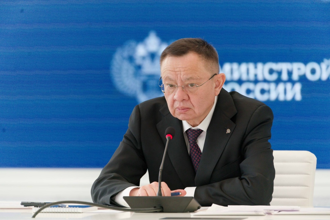 Глава Минстроя России Ирек Файзуллин совместно с Министром просвещения РФ Сергеем Кравцовым и губернатором Новгородской области Александром Дроновым обсудили…