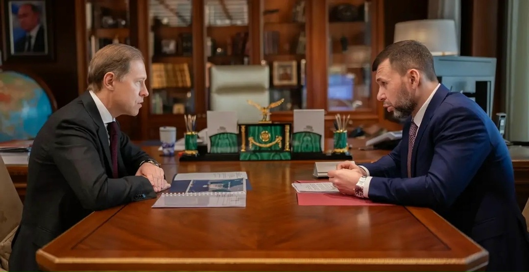 Денис Мантуров встретился с главой Донецкой Народной Республики Денисом Пушилиным.