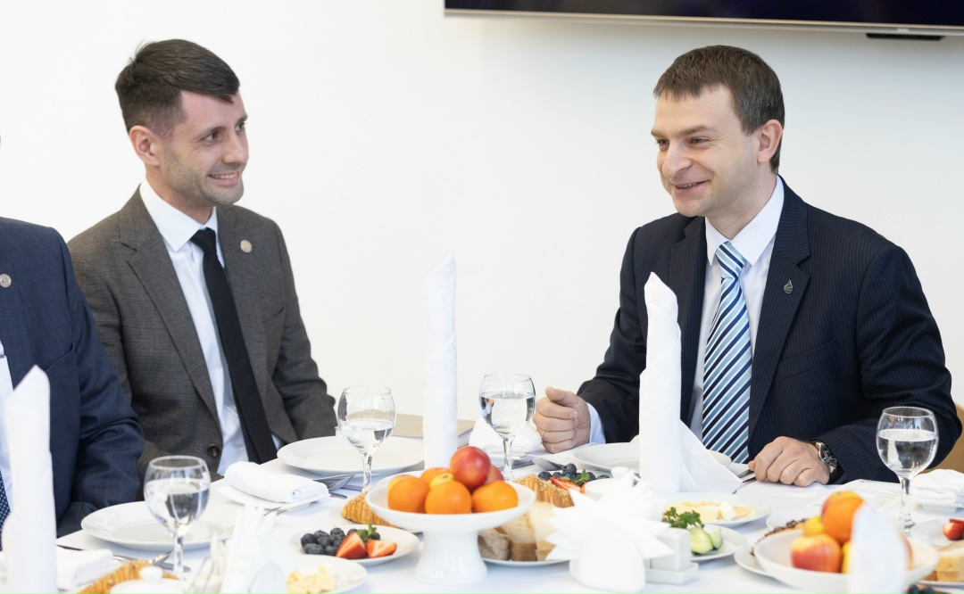 Не мечты, а цели В Высшей школе нефти прошла встреча генерального директора Татнефти Наиля Маганова со студентами Школы экономики и междисциплинарных…