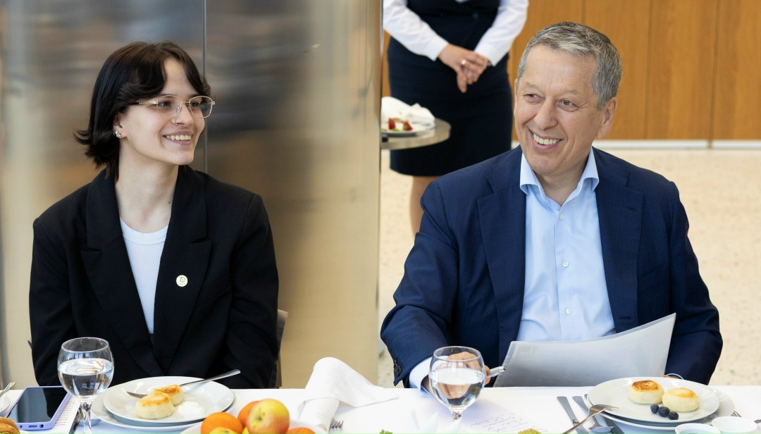 Не мечты, а цели В Высшей школе нефти прошла встреча генерального директора Татнефти Наиля Маганова со студентами Школы экономики и междисциплинарных…