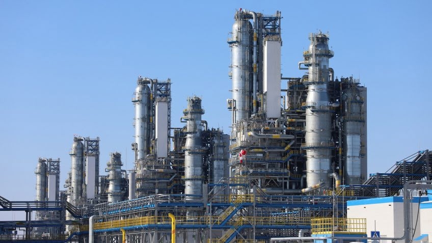 ИНТЕРВЬЮ С ГЛАВНЫМ ИНЖЕНЕРОМ Амурский ГПЗ - один из самых современных и молодых заводов в России. И коллектив у нас такой же: энергичный, амбициозный,…