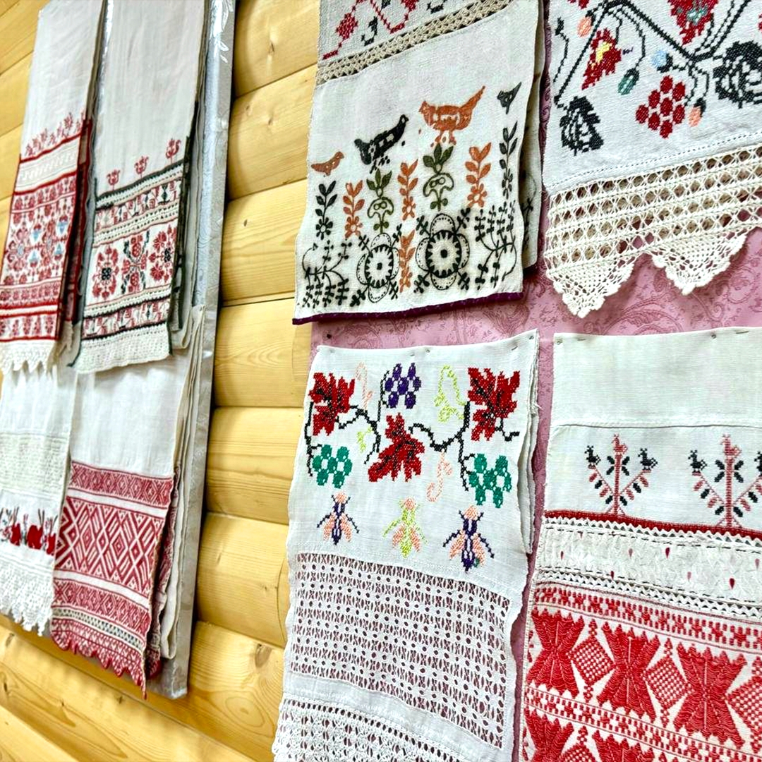 Концерты, кружки, выставки и репетиции — даже в небольших селах культурная жизнь не замирает круглый год. Она объединяет людей в любой сезон и при любой погоде