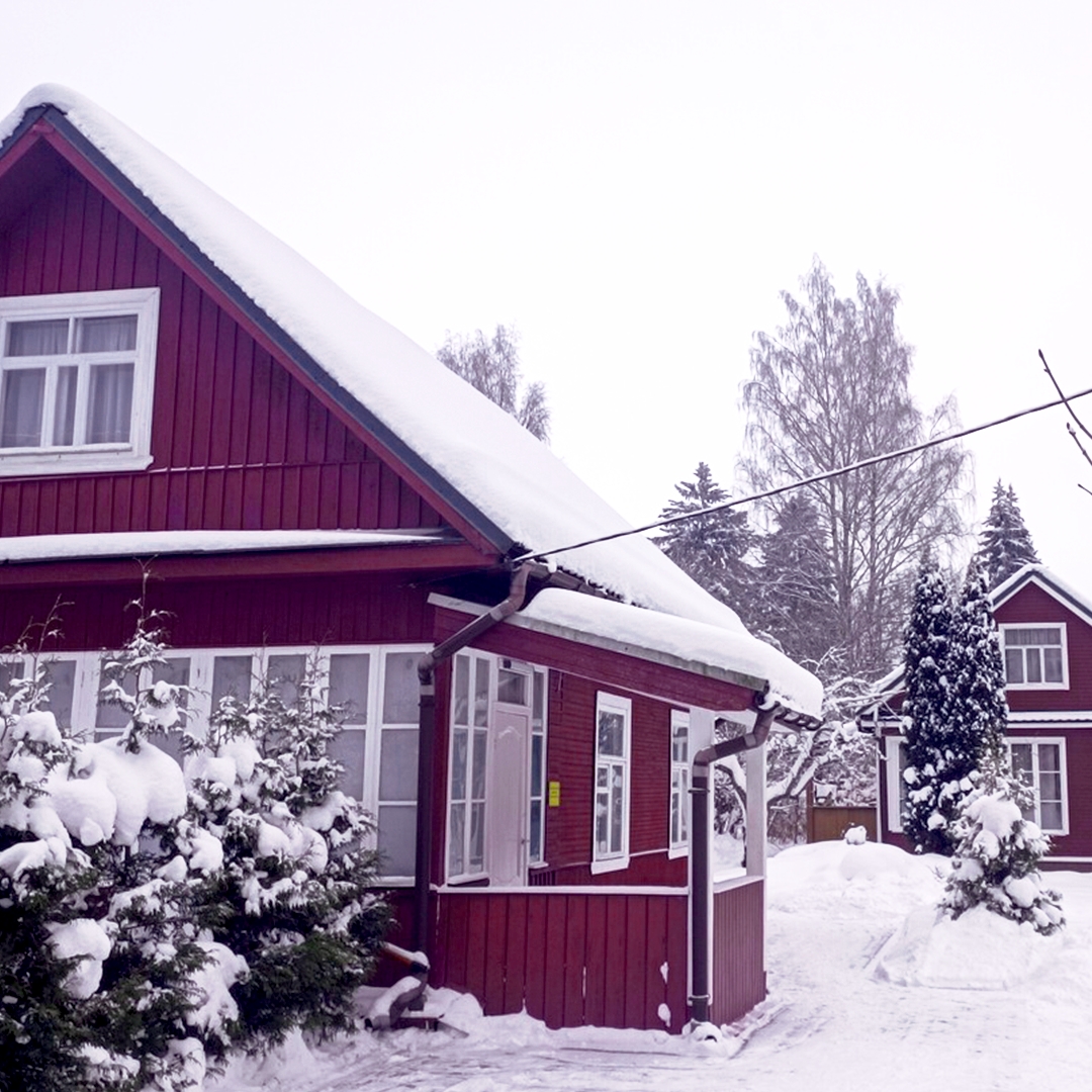 Концерты, кружки, выставки и репетиции — даже в небольших селах культурная жизнь не замирает круглый год. Она объединяет людей в любой сезон и при любой погоде